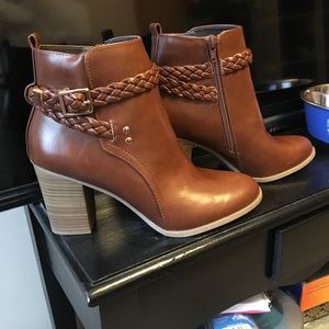 Brand new American Eagle brown booties 9 1/2